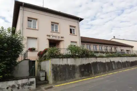 Jolivet (M-et-M) mairie avec école