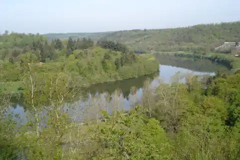 La Moselle vue depuis la ville haute à Liverdun (Meurthe-et-Moselle) -- Photo amateur prise par moi-même