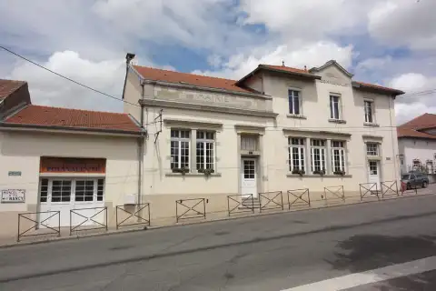 Mazerulles (M-et-M) mairie, école et salle polyvalente