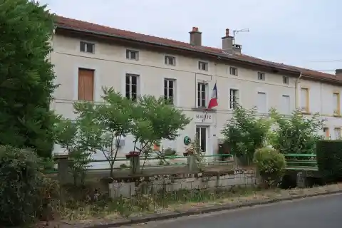Milly-sur-Bradon, mairie