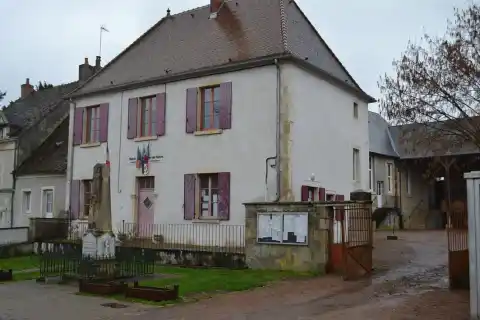 Mairie de Dompierre-sur-Nièvre (Nièvre)