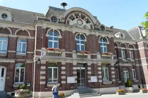 Maire d'Avesnes-les-Aubert (Nord, France)