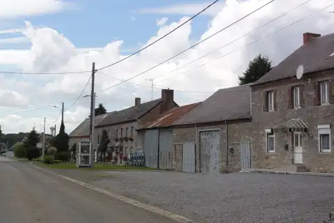 Baives (Nord, Fr) la Rue Principale