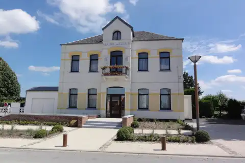Bettignies (Nord, Fr) mairie-école