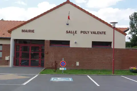 Montrécourt (Nord, Fr) mairie, salle polyvalente