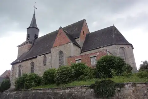 Sains-du-Nord (Nord, Fr) église, vue latérale