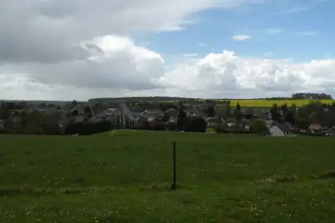 Vue de Fresneaux-Montchevreuil