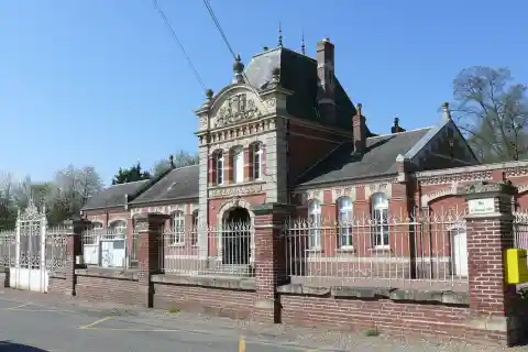 Sarcus - La mairie école financée par Rodman Wanamaker