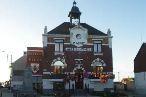 Vue de la mairie d'Auchy-les-Mines dans le Pas-de-Calais