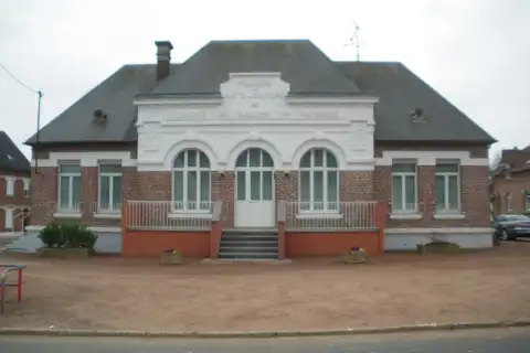 Vue de la mairie de Metz-en-Couture