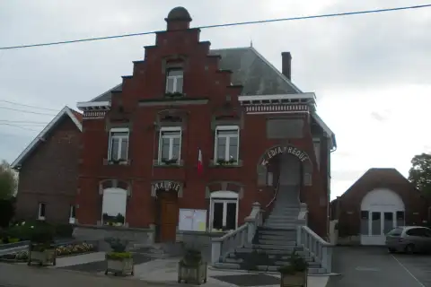 La mairie de Saint-Floris + la salle des fêtes