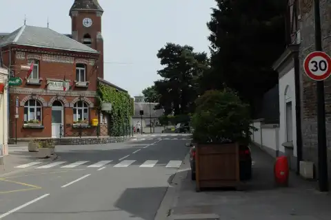 Vue de l'avenue Charles-de-Gaulle de Tilloy-lès-Mofflaines