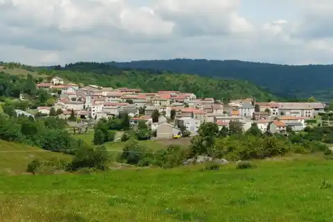 Le village de Cournols, Puy-de-Dôme, France