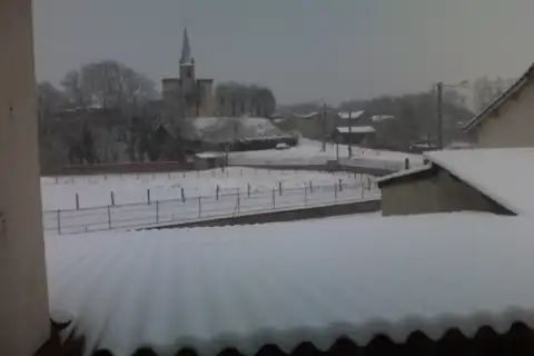 Photo de chez moi du centre de dorat avec son église en hiver _-*\Omega[17]/*-_