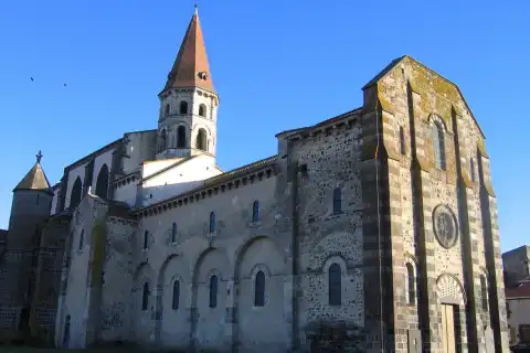 Eglise d'Ennezat (Département du Puy-de-Dôme, région Auvergne) Auteur Jean-Marc Aubelle