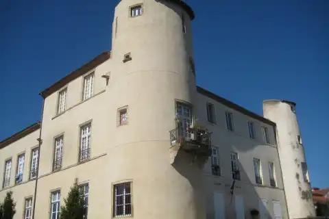 Le Château de Plauzat, qui est également la mairie