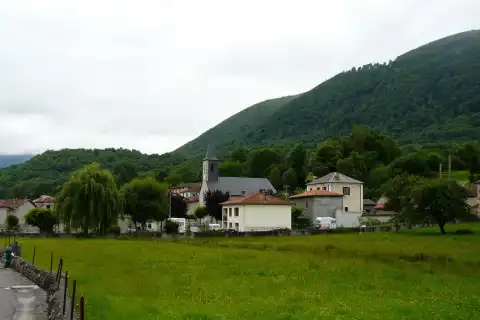 Le village de Cazarilh, Hautes-Pyrénées, France