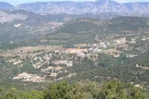 Vue du village de Saint-Arnac (Pyrénées-Orientales, France)