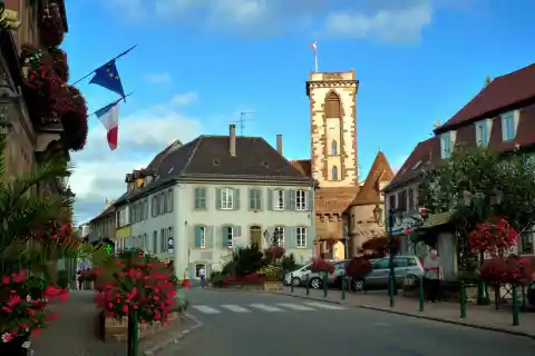 Wasselonne, tour du château par Claude Truong-Ngoc. 2011