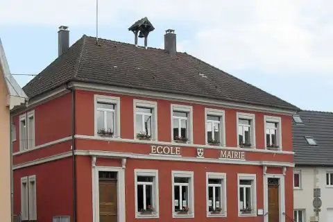 Le mairie-école de Courtavon