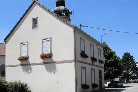 La mairie et l'ancienne école de Geiswasser