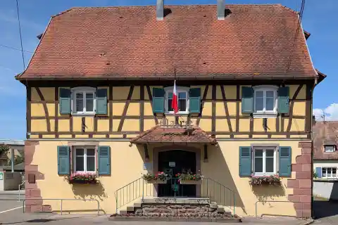 Hôtel de ville de Grussenheim (Haut-Rhin, France)