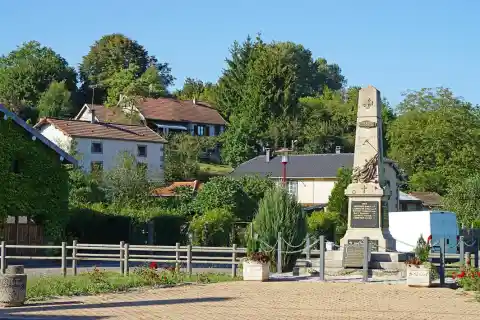 Le monument aux morts de Briaucourt en Haute-Saône