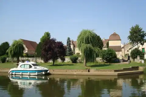 Halte nautique de Mantoche (Haute-Saône, France)