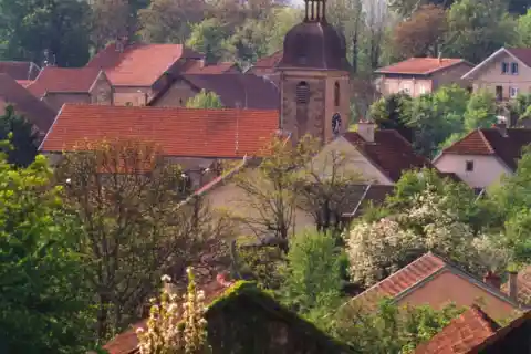 Vue d'ensemble du village de Montcey (Haute-Saône, France)