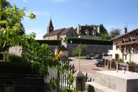 Vue générale du village de Condal en Saône-et-Loire (71)