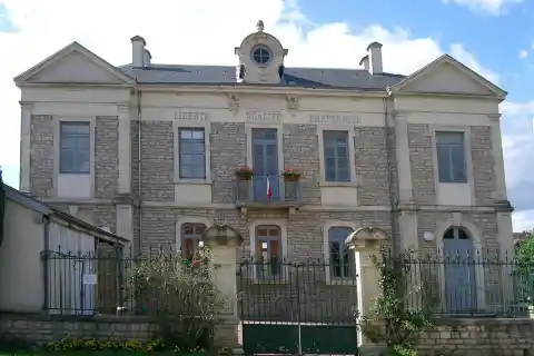 Village d'Ecuelles (Saône et Loire - France) - mairie -école