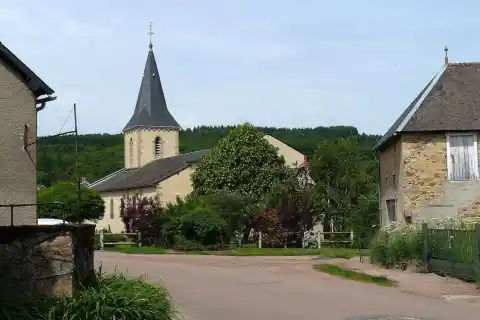 Roussillon-en-Morvan (Saône-et-Loire, France)