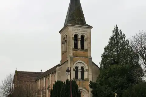 Saint-Didier-en-Brionnais, vue générale de l'église