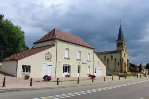 Mairie et église de Varenne-Saint-Germain, Saône-et-Loire, France