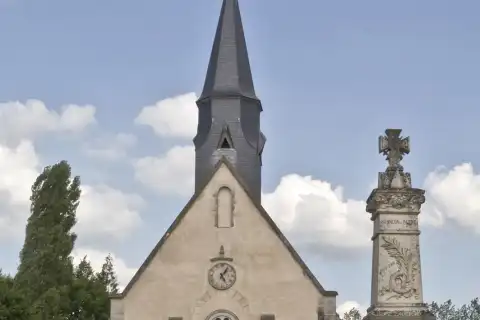 Église de la Trinité, monument aux morts, Roullée, Villeneuve-en-Perseigne, 72600, France