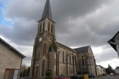 L'église de Parennes (vue générale)