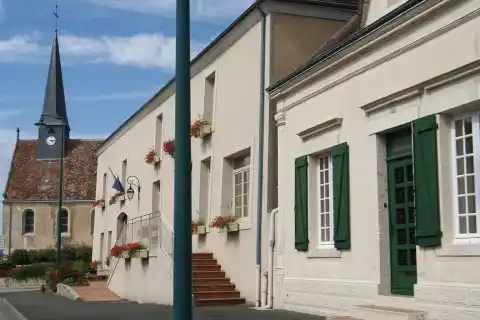 La mairie de Saint-Rémy-des-Monts