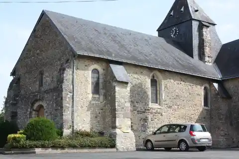 Tassillé - Eglise Saint Martin Vue générale au Sud-Ouest