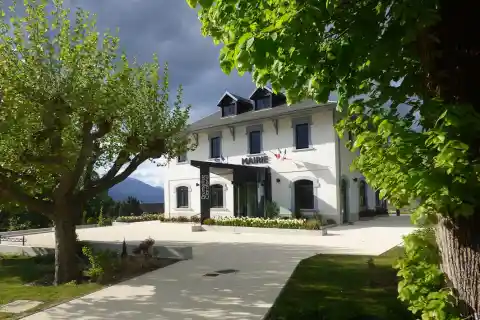 La mairie de Drumettaz-Clarafond au printemps 2017