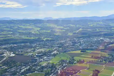 Vue aérienne de Saint-Julien-en-Genevois (France)