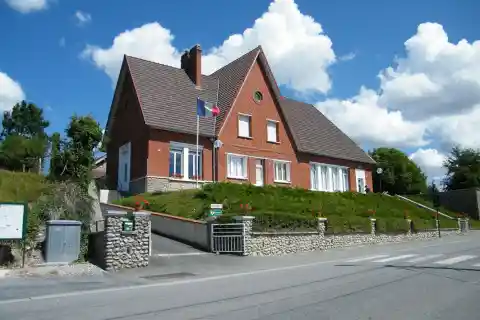Clais, Seine-Maritime, France, mairie-école