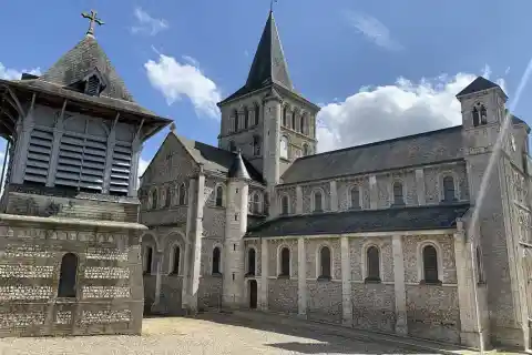 Photo de l’église Saint Denis et son beffroi à Héricourt-en-Caux