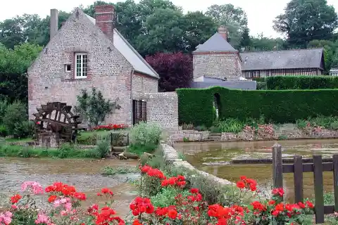 Vue prise du chemin des Cressonnières à Veules-les-Roses (à proximité de la villa Mireille)