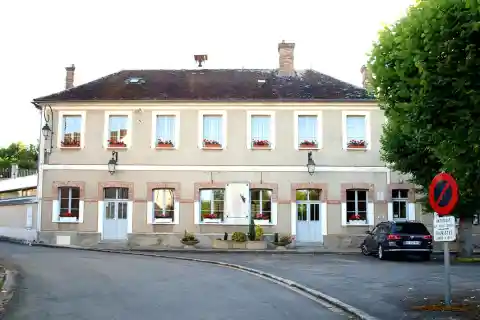 Blennes (Seine-et-Marne, France) ;