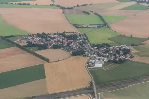 Vue aérienne de Villeroy lors d'un vol entre RNS et CDG