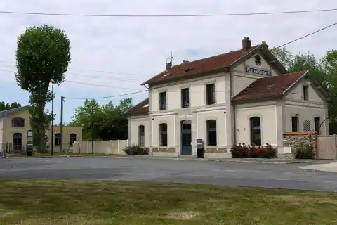 Ancienne gare de Yebles-Guignes sur la ligne de Vincennes en Seine et Marne France