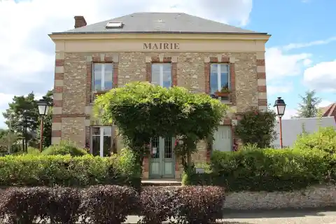 Mairie de Orcemont en France