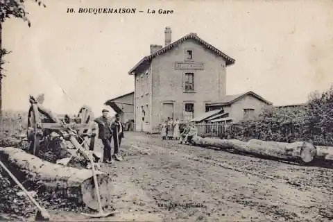 Carte postale ancienne éditée par Veuve Blondel, n°10 : BOUQUEMAISON - La Gare