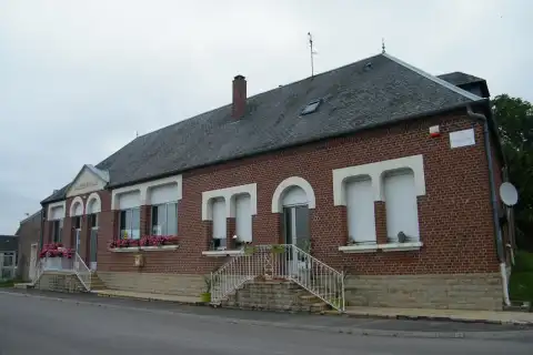 Mairie-école de Curlu (Somme, France)