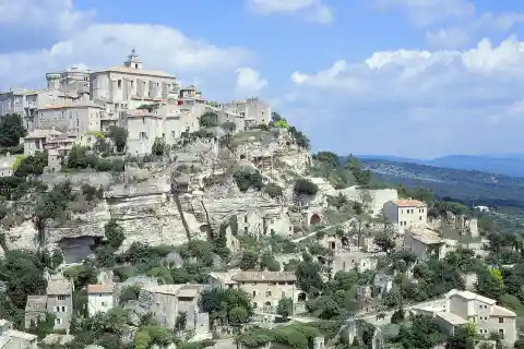 Gordes, sur son piton rocheux